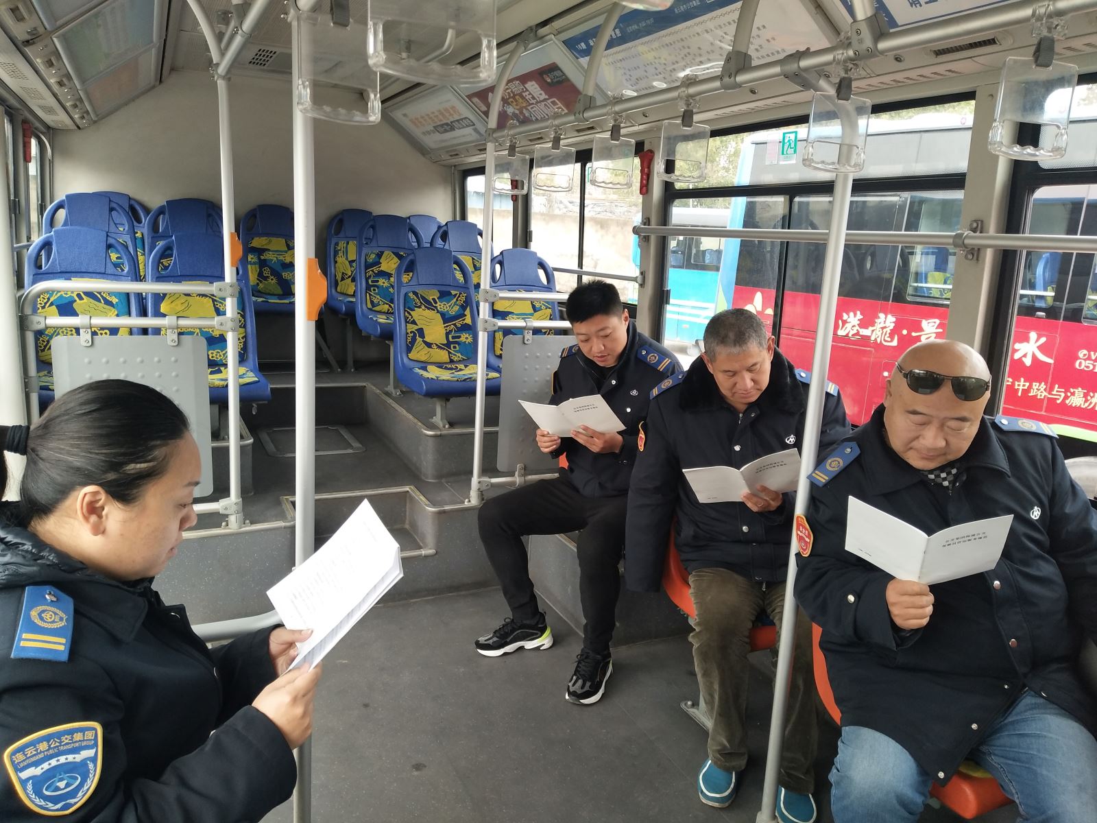 公交集團海通公交公司積極開(kāi)展駕駛員“營(yíng)運服務(wù)規范”學(xué)習  助力創(chuàng  )文